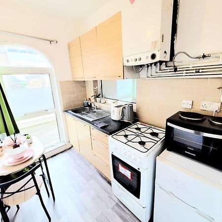 One Bedroom Apartment With A Terrace In Angel London Exterior foto