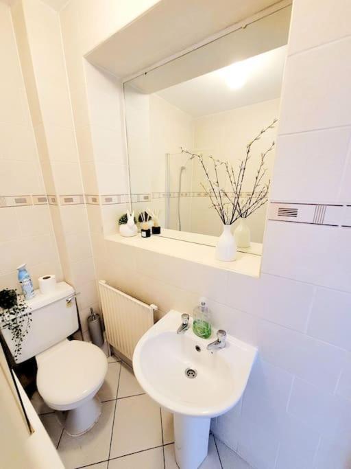 One Bedroom Apartment With A Terrace In Angel London Exterior foto