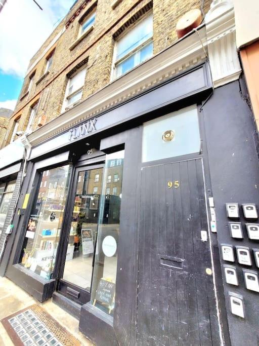 One Bedroom Apartment With A Terrace In Angel London Exterior foto